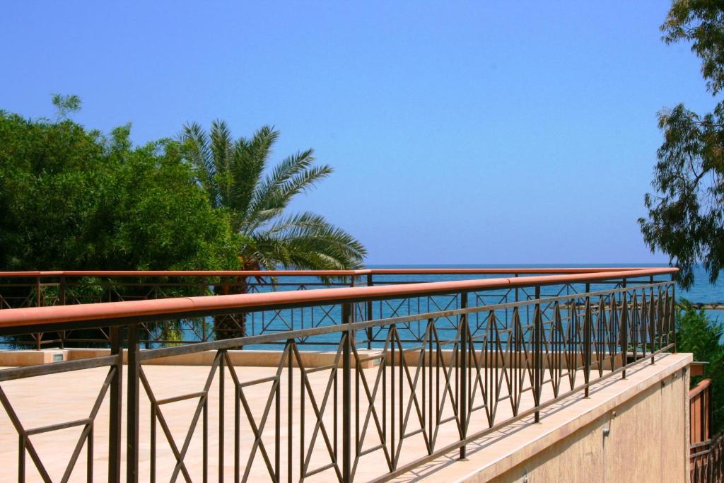Sunrise Arches Apartments Лімасол Номер фото
