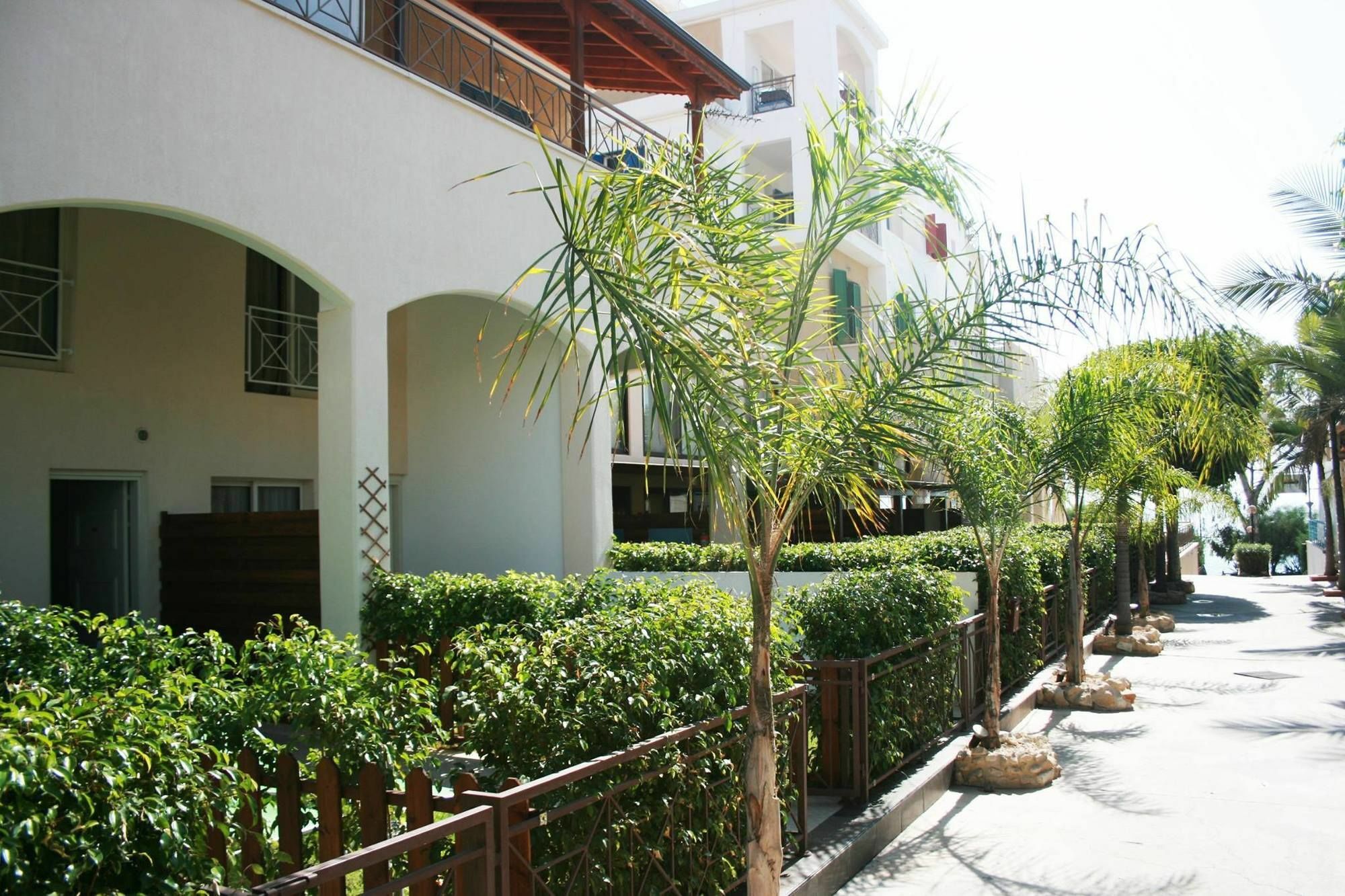 Sunrise Arches Apartments Лімасол Екстер'єр фото