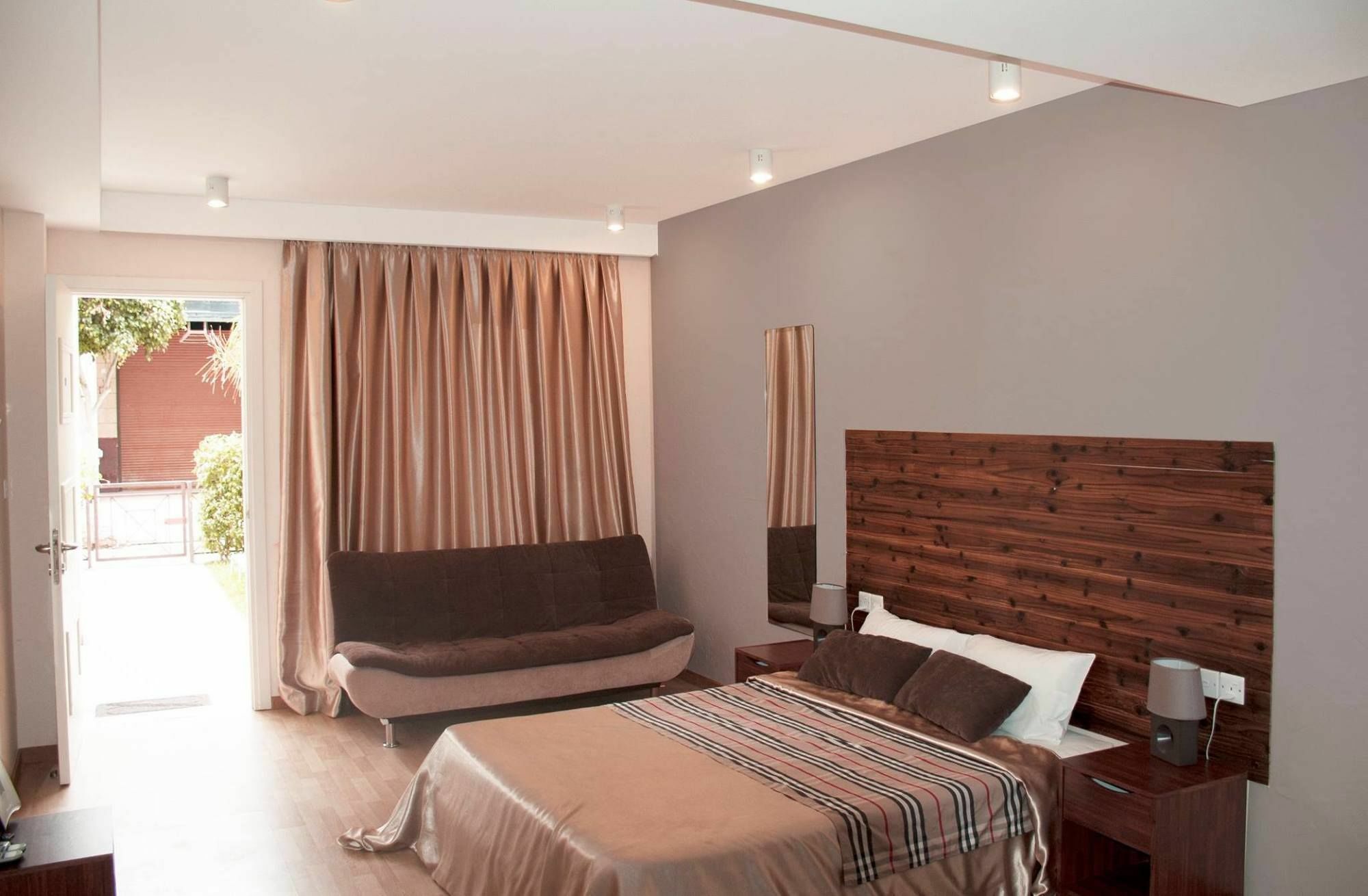 Sunrise Arches Apartments Лімасол Екстер'єр фото